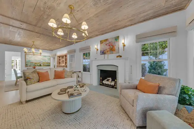 318 Australian Avenue in Palm Beach 2