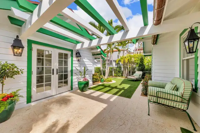 318 Australian Avenue in Palm Beach 3